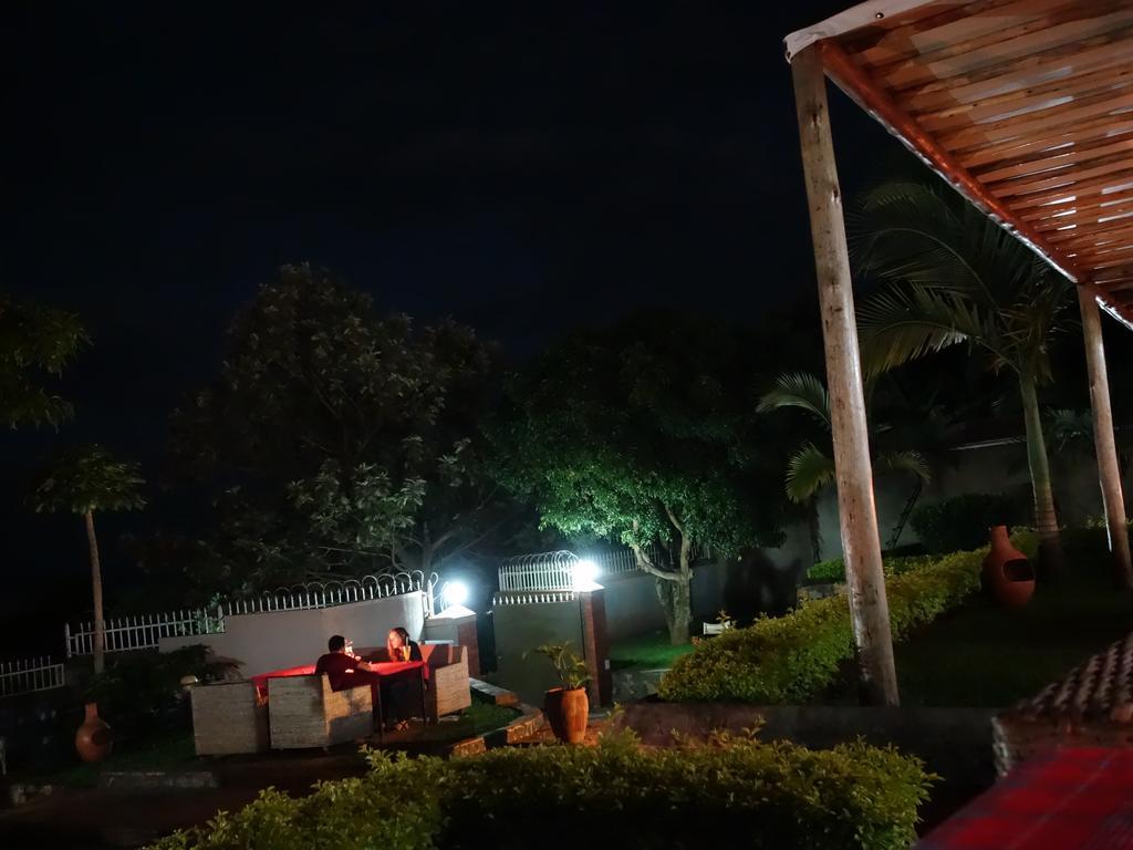 Carpe Diem Guesthouse Entebbe Exterior foto
