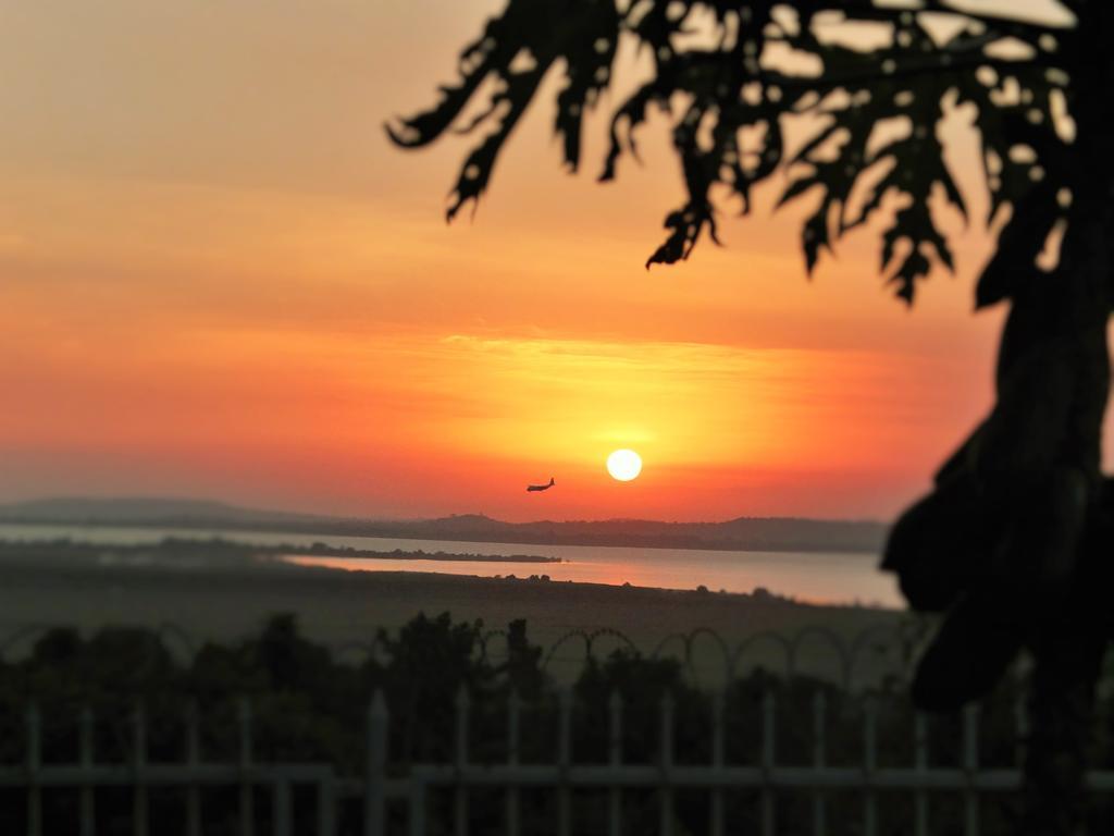 Carpe Diem Guesthouse Entebbe Exterior foto